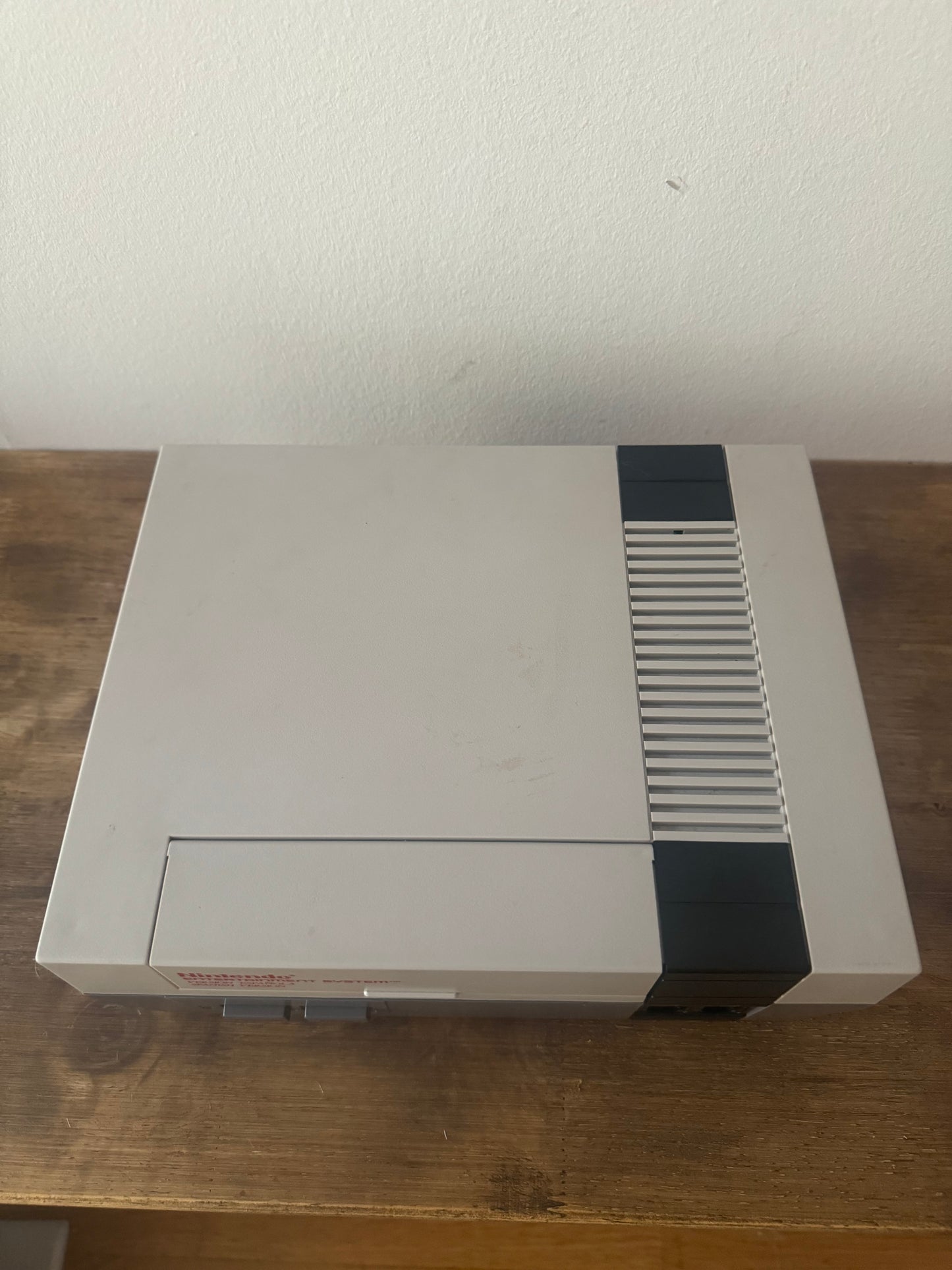 Nintendo NES – Original PAL-Konsole | Mit Controller und Kabeln | Authentisches 8-Bit-Retro