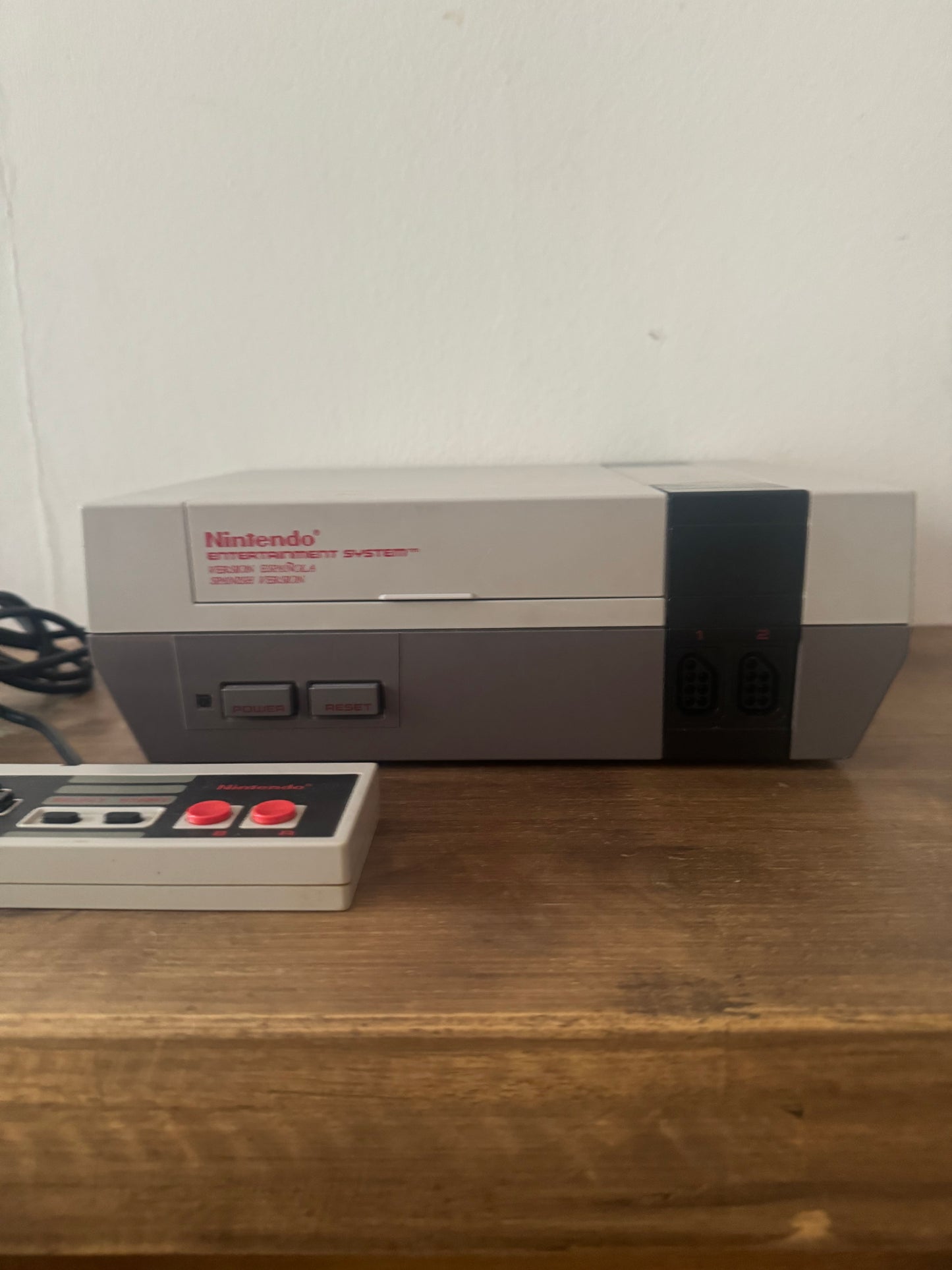 Nintendo NES – Original PAL-Konsole | Mit Controller und Kabeln | Authentisches 8-Bit-Retro