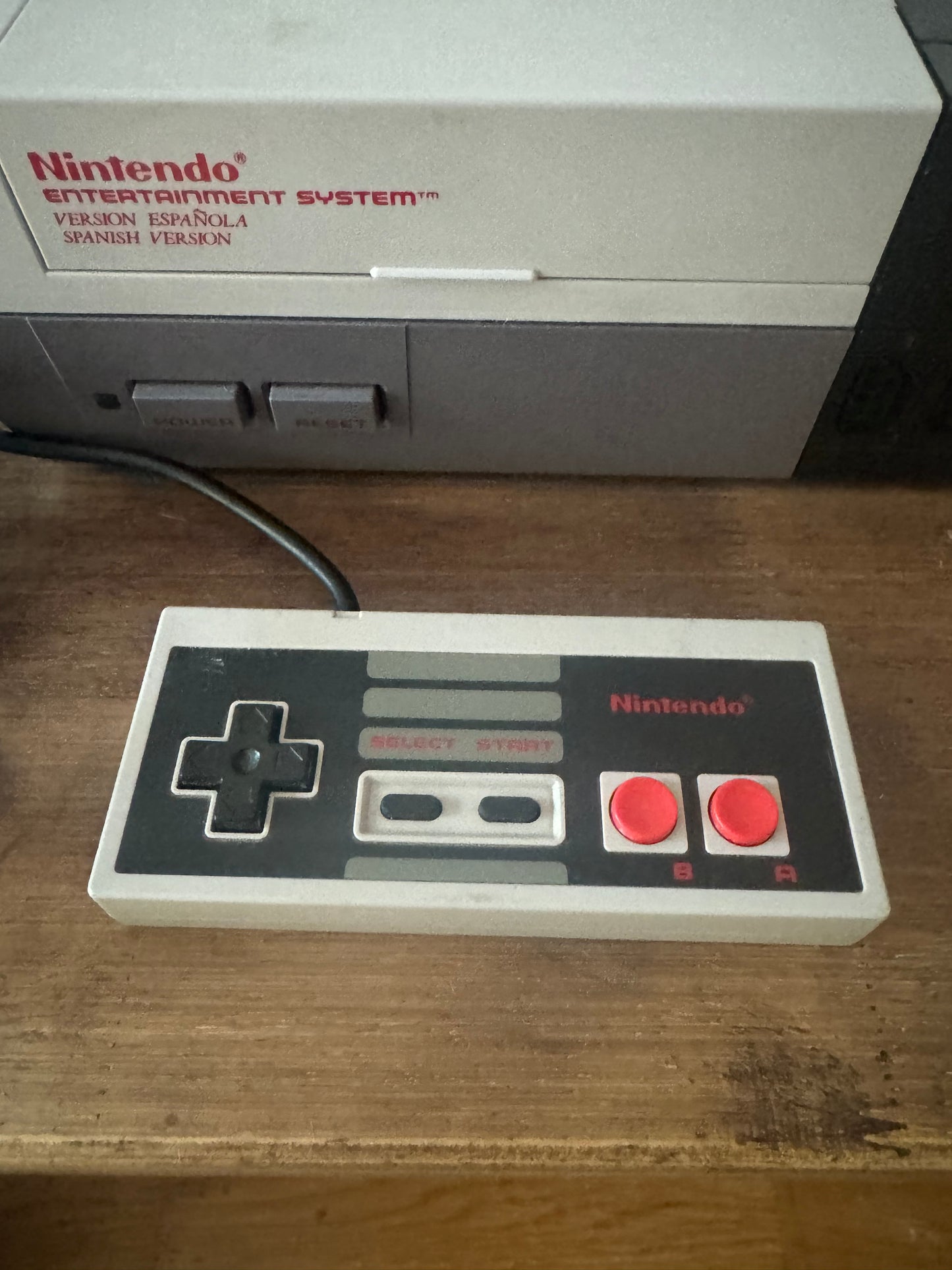 Nintendo NES – Original PAL-Konsole | Mit Controller und Kabeln | Authentisches 8-Bit-Retro