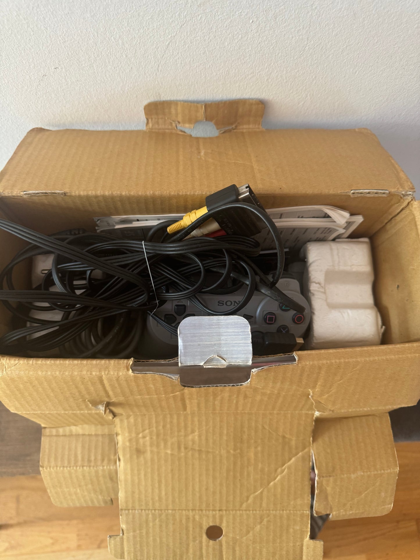 Sony PlayStation 1 (PS1) – Consola Original PAL España | Completa con caja, manual y demo.