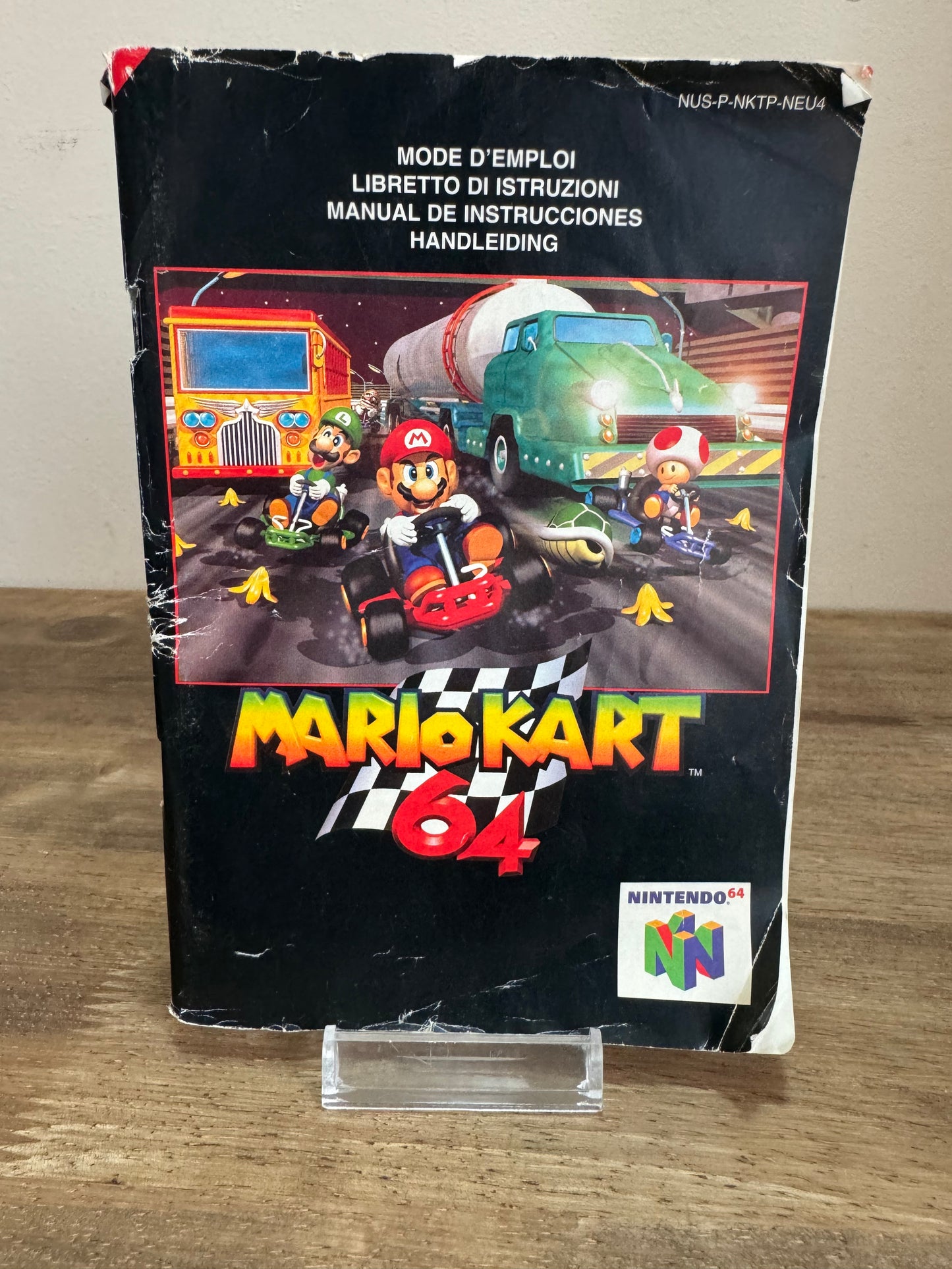 ¡Mario Kart 64 con manual incluido!