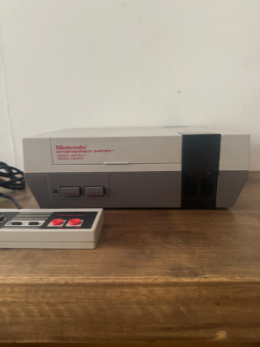 Nintendo NES – Original PAL-Konsole | Mit Controller und Kabeln | Authentisches 8-Bit-Retro