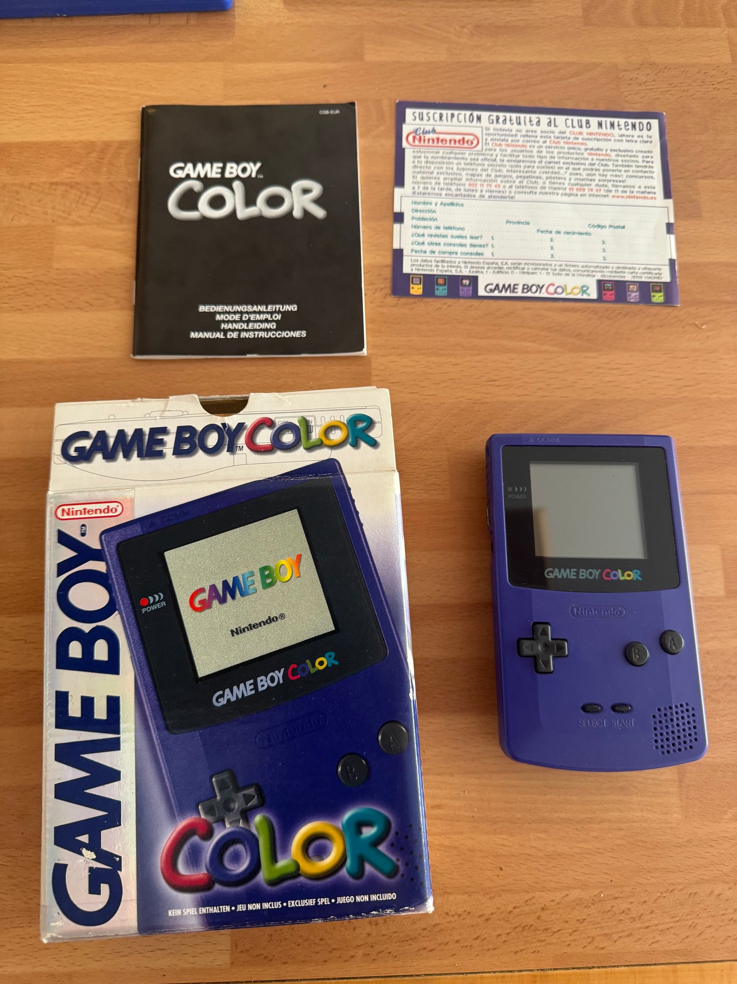 Nintendo Game Boy Color Morada Uva Completa en Caja Original Perfecta Coleccionista