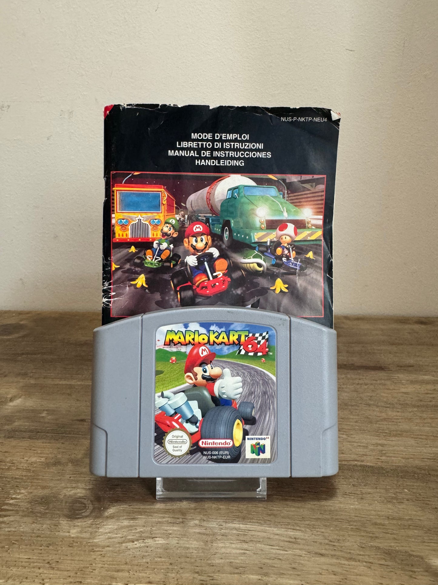 ¡Mario Kart 64 con manual incluido!